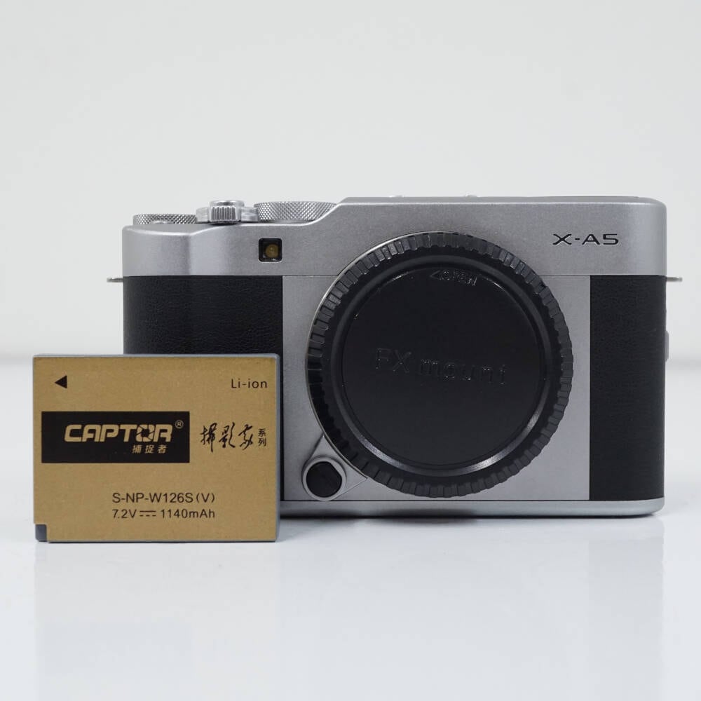 FUJIFILM X-A5 ボディ USED美品 ミラーレス一眼 シルバー カメラ 本体+