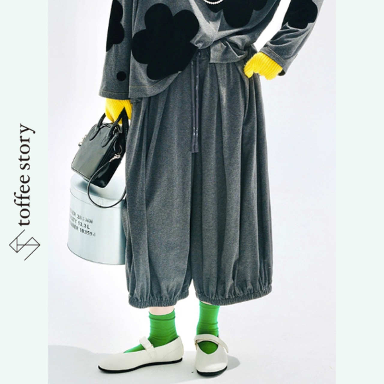 グレーのまるみシルエットバルーンパンツ《i0771》