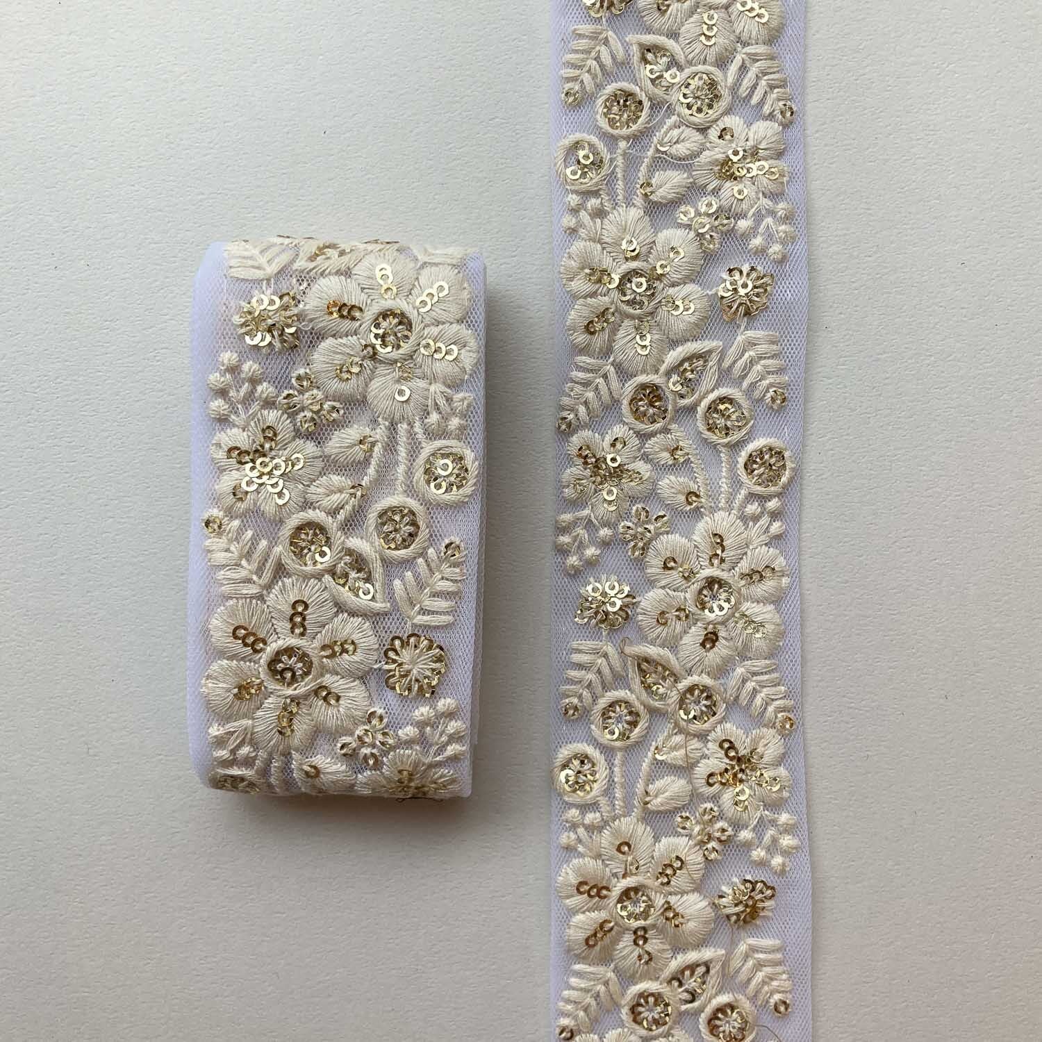 再入荷〉スパンコールと6枚お花刺繍チュールレース（1mカット） | Dua