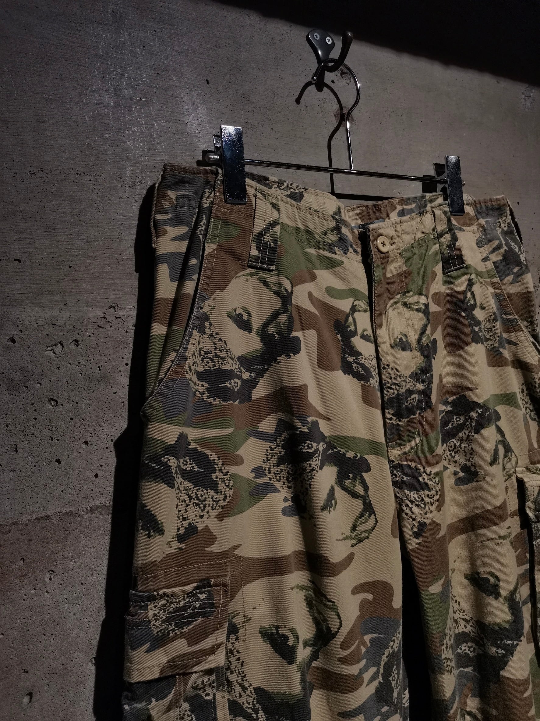 00s Makaveli 2PAC 総柄 迷彩 カーゴ バギーパンツ ショーツ Caka】