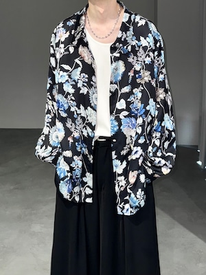 satin flower loose shirt / black × blue
