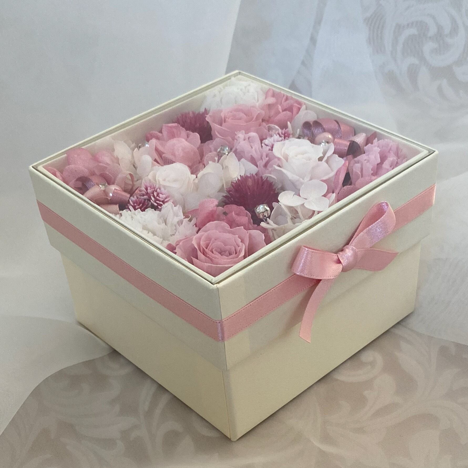 受注商品》白ピンクのプリザーブドフラワーボックス | M's style