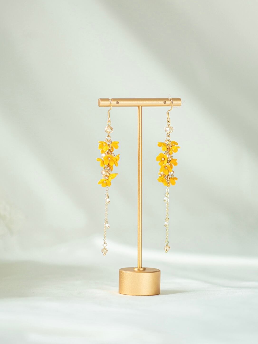 金木犀ロングチェーンピアス|フラワーモチーフ・イエロー揺れるデザイン 925針