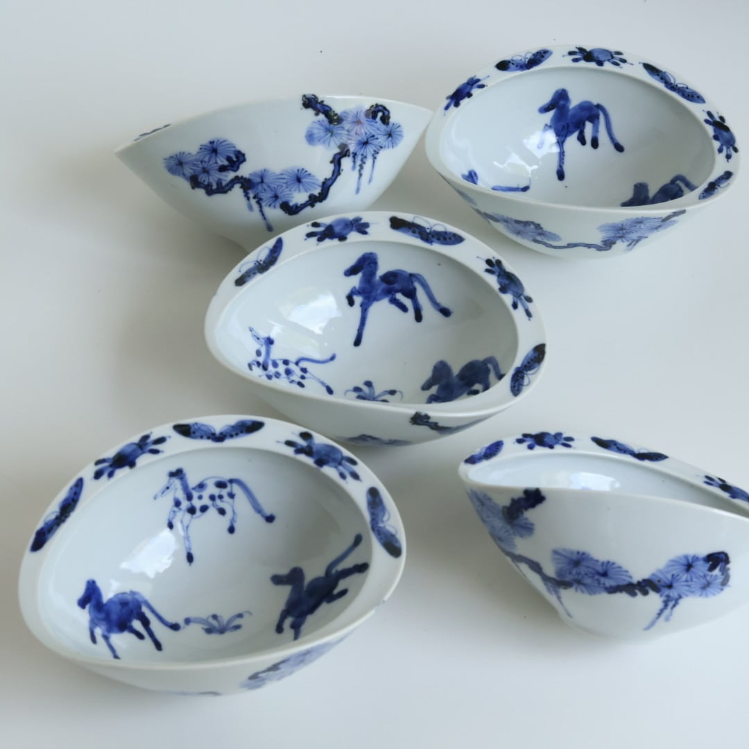AS 加藤幸治 馬柄染付鮑型向鉢 | 芦屋貴兆陶家 online shop AS 加藤幸治 馬柄染付鮑型向鉢 | 芦屋貴兆陶家 online shop