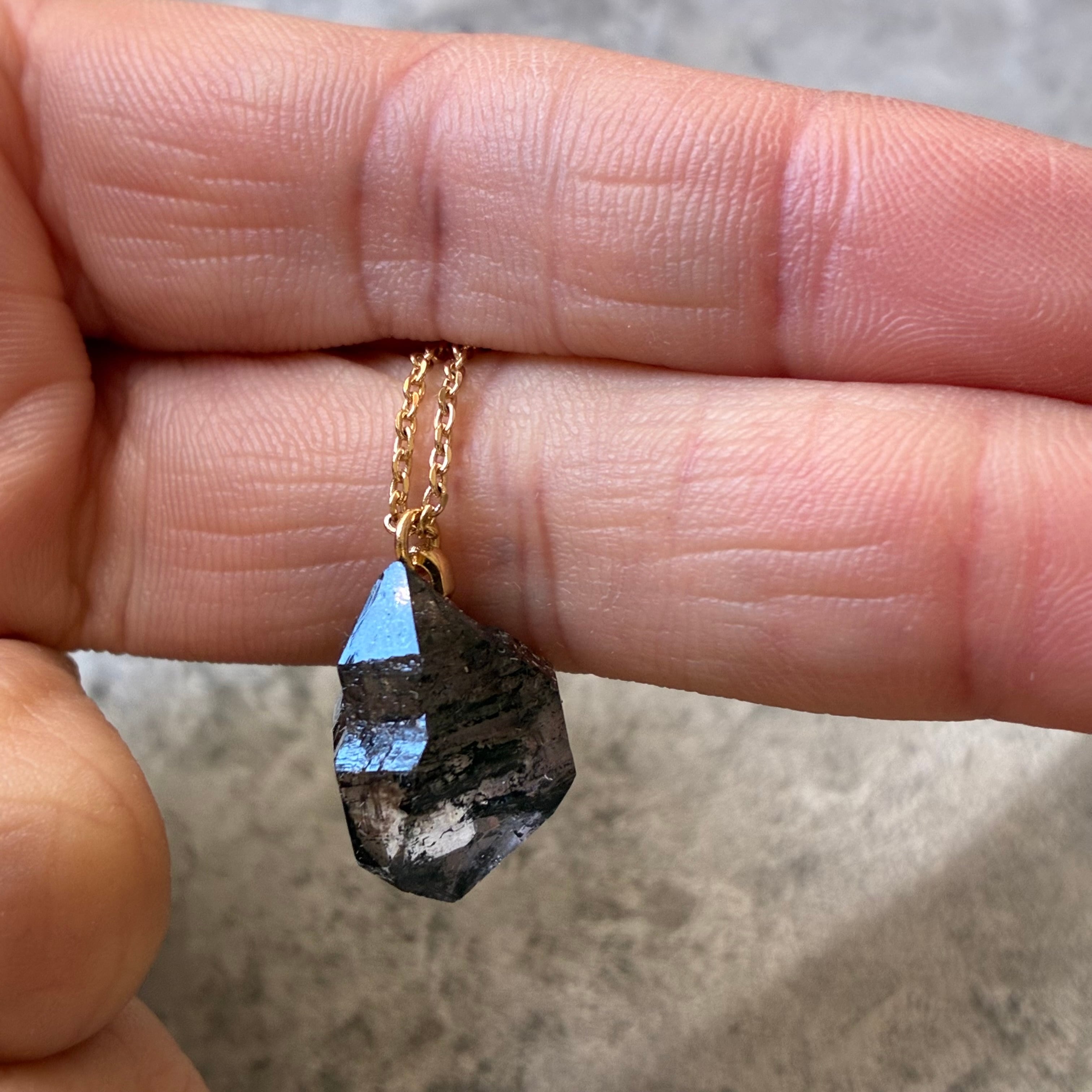 カーボンクォーツ 鉱物ネックレス 一点もの 原石 天然石 ハンドメイド