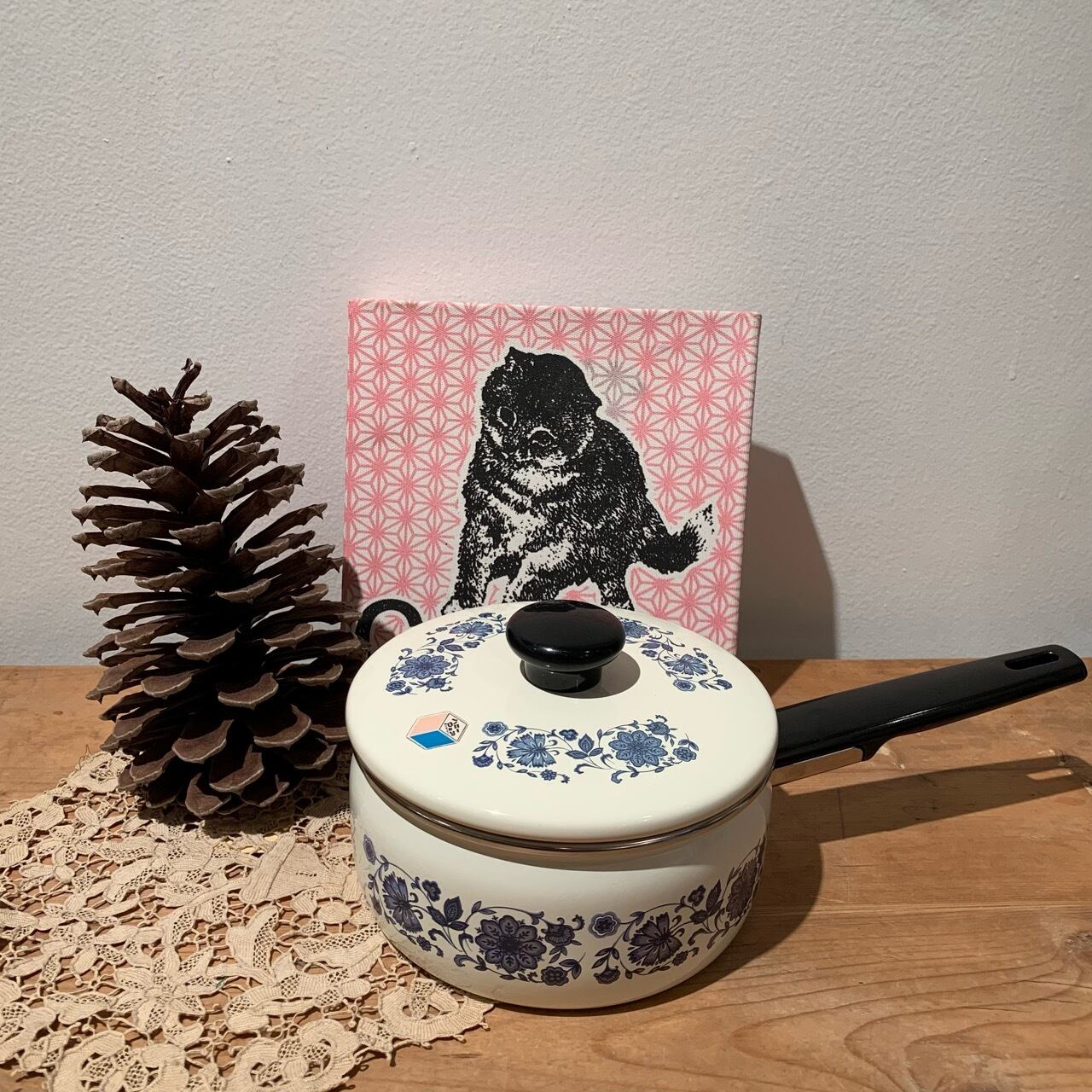 専用出品　レトロ　フジホーロー ハニーウェア　片手鍋／両手鍋　花柄(ブルー) ブルーの花柄が可愛い 北欧風プリントのホーロー片手鍋 ハニーウェア