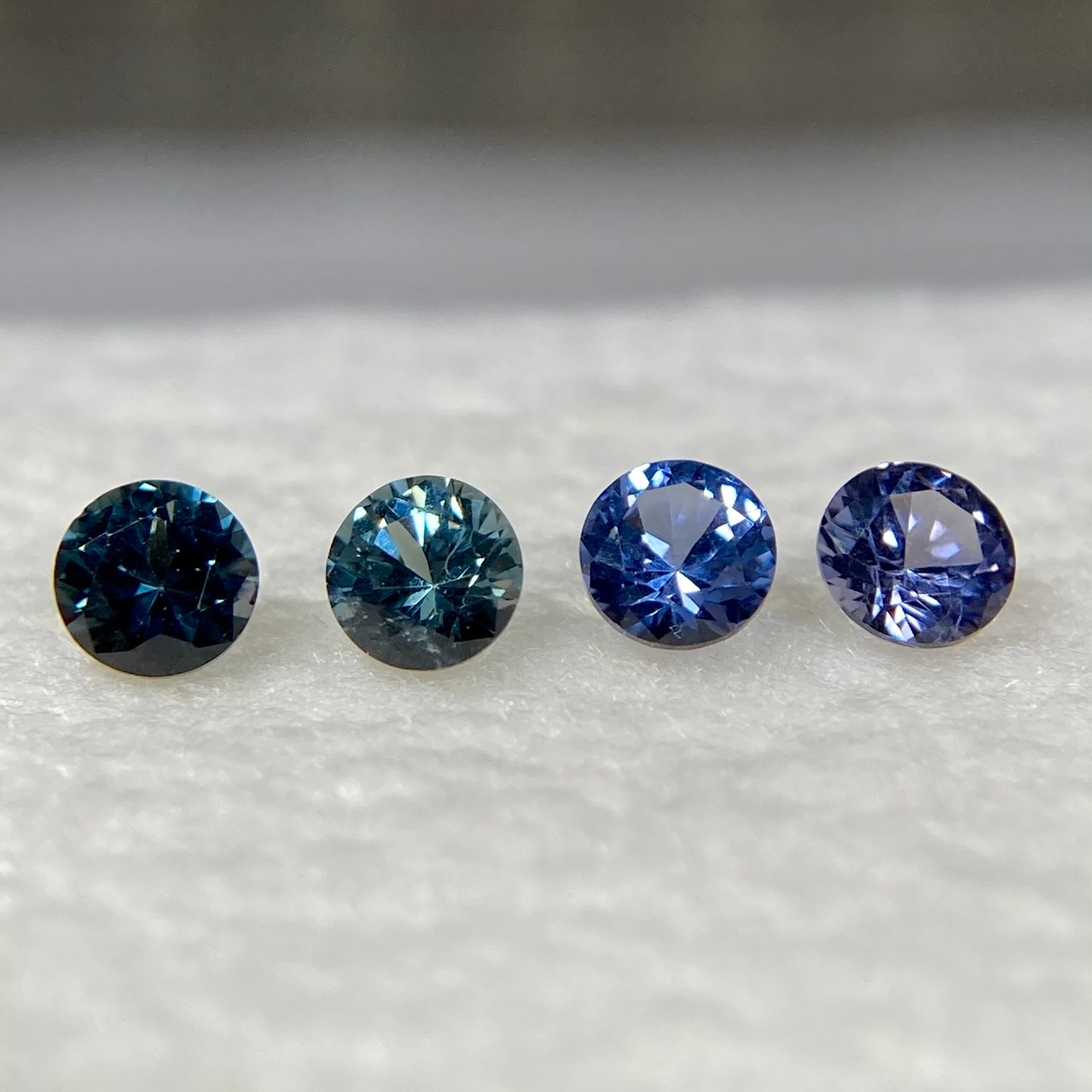 [抽選販売] 4色スピネル　ラウンドカット　約2.9mm　No.29-5