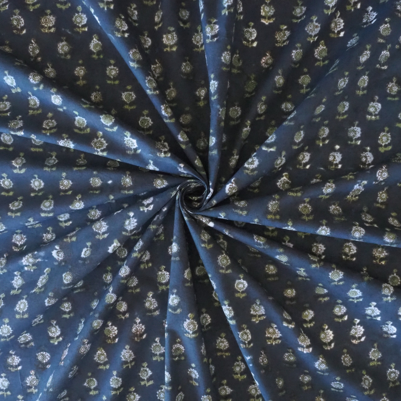 ブロックプリント生地【50cm単位】インド綿 小花柄B ネイビー×水色 #45593-NV2