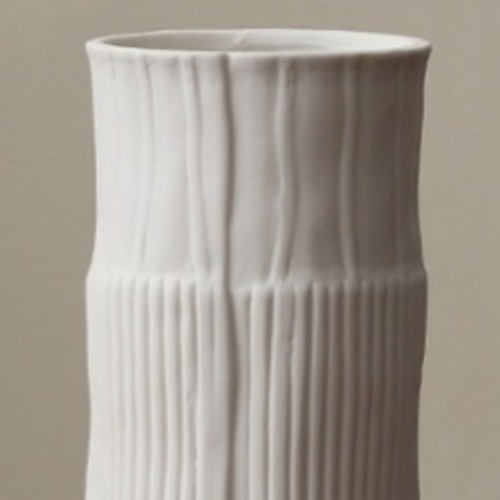 セラミック 花瓶 リソス 縦型 陶器 白 フラワーベース デザイン インテリア オブジェ モダン リブ 筒型