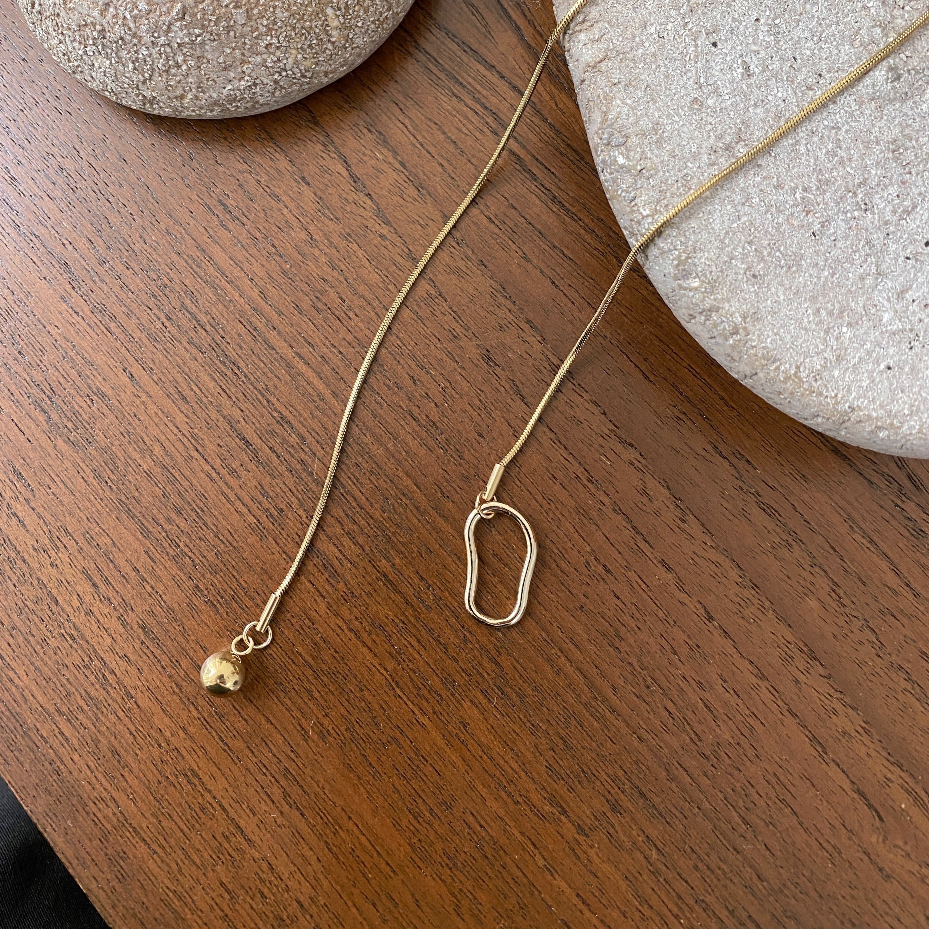 double motif hook necklace/gold