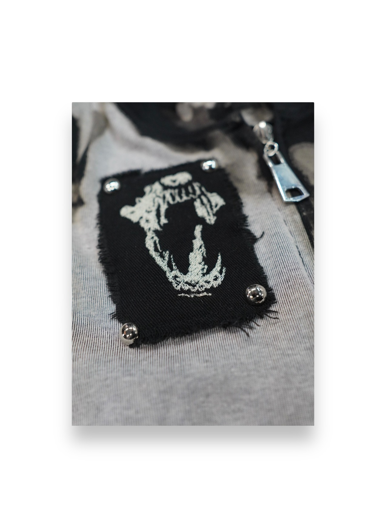 【RUPTIVEY】emroidered slim zip-up tops"黒崇"