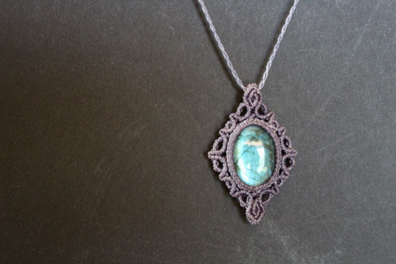 Labradorite micro macrame design pendant