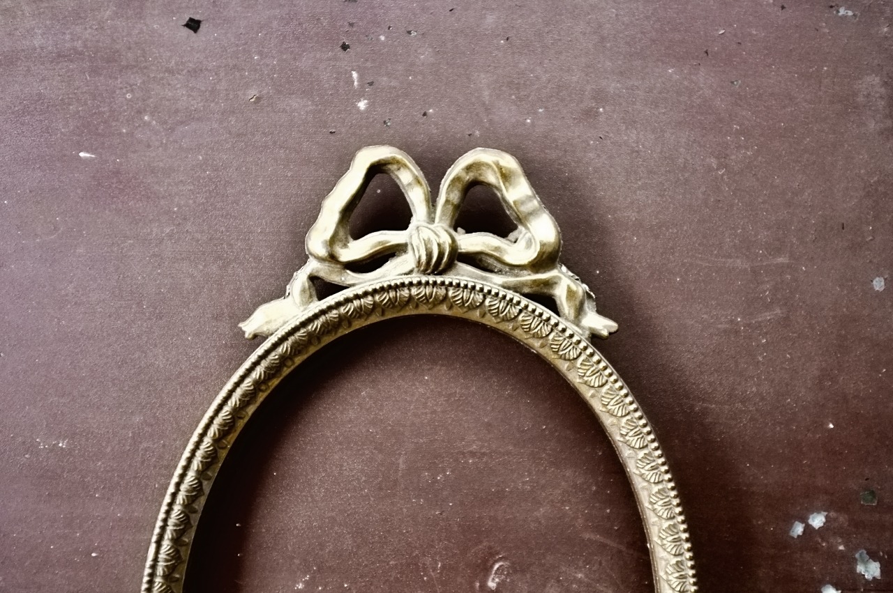 フランス 29c 金のリボンと金の葉とオーバルの額縁 ルイ１６世様式 アンティーク