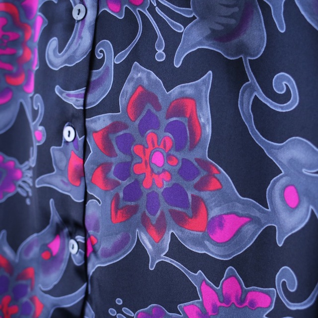 dark flower pattern gloss fabric over silhouette shirt