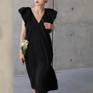 Vネックパフスリーブワンピース　A2199