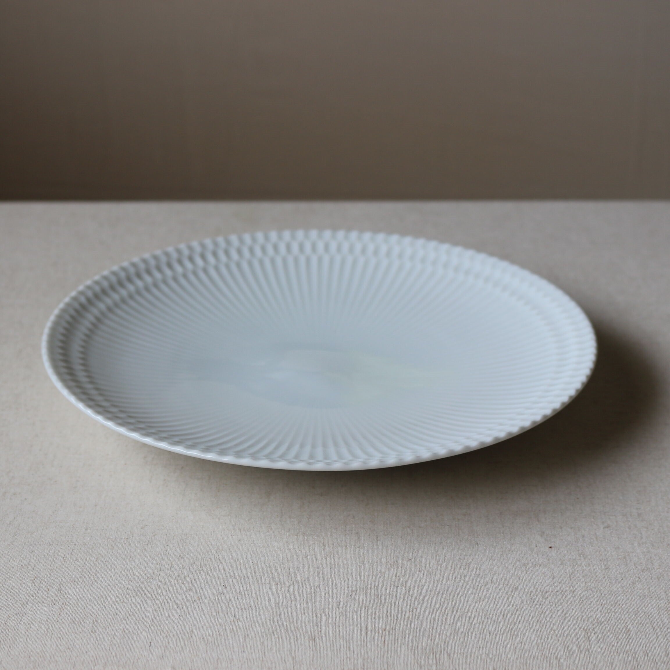 さざなみ 丸皿 24cm【全3色】 白・青白・ブルーグレー sazanami 白磁