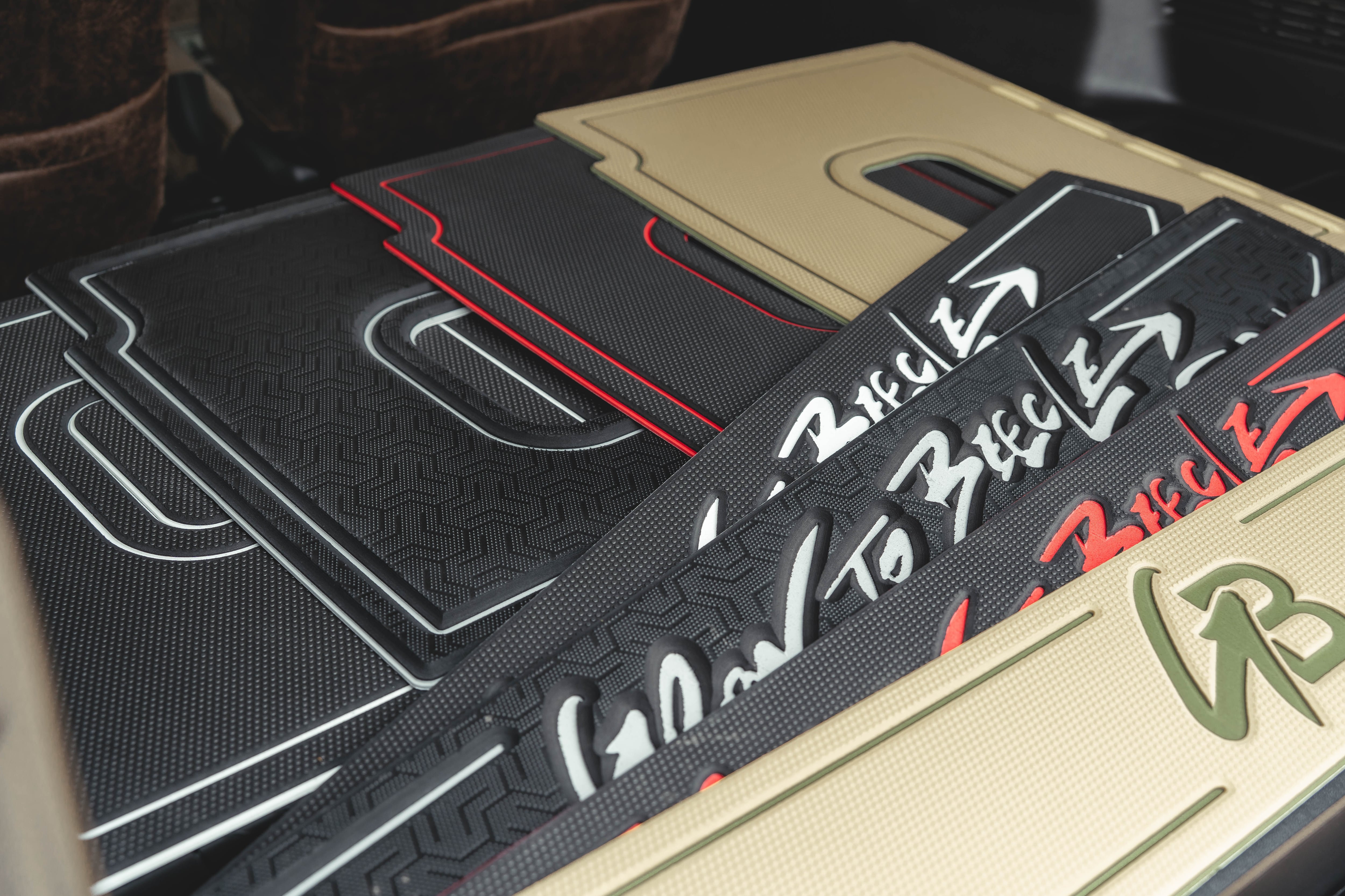 GBラゲッジマット SeaDek®素材 【GBデザイン】ダークグレー×ブラック