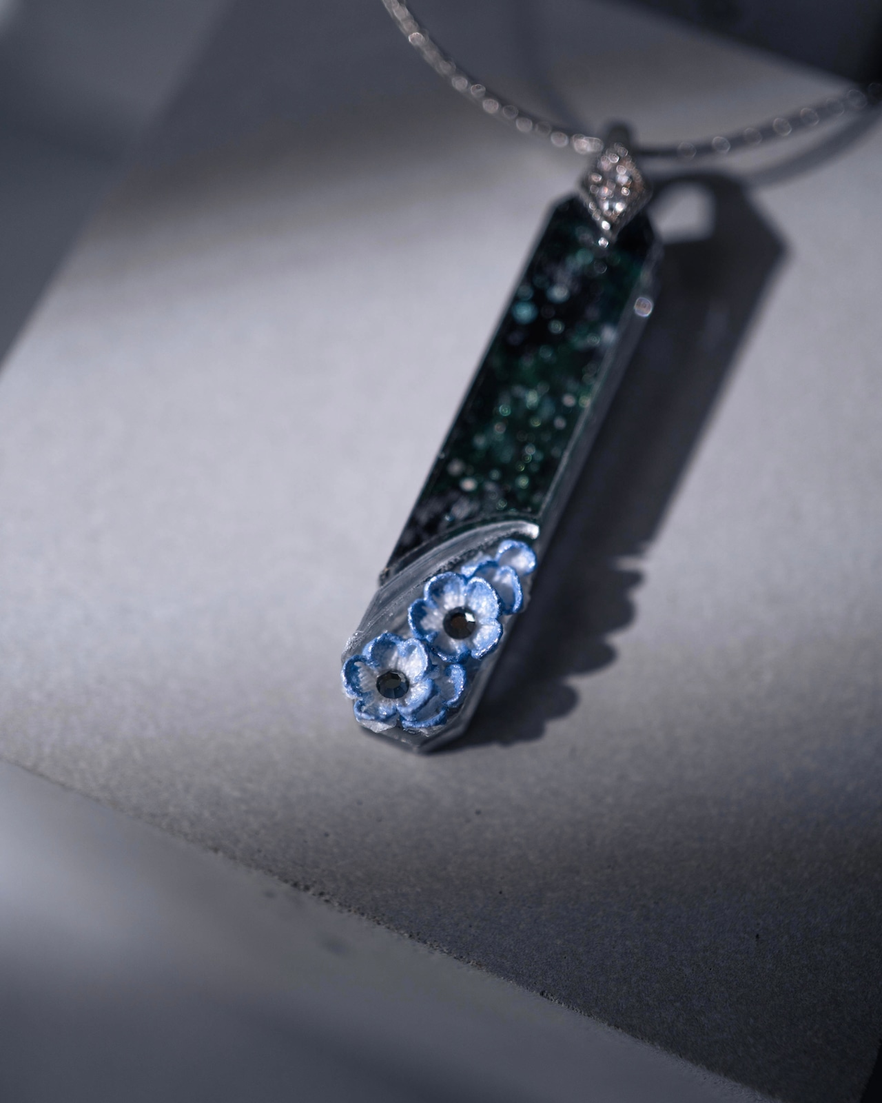 月夜の青 -Nemophila- necklace