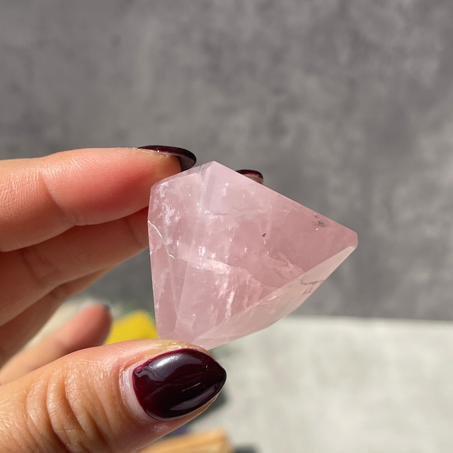 ブラジル・バイーア州産 ローズクォーツ ポリッシュ｜石目が美しい一点もの