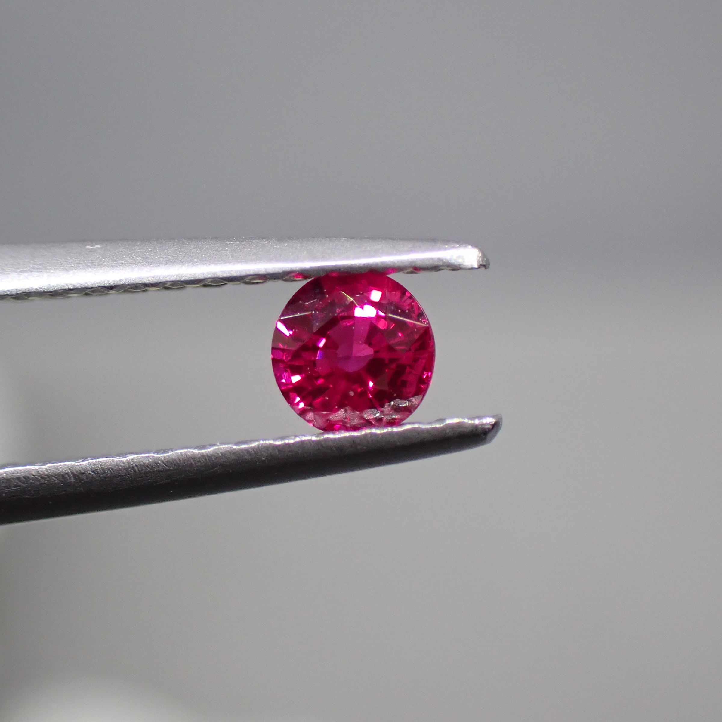 透明度◎美しいネオンピンクの輝き☆ミャンマー産ルビー 0.209ct 