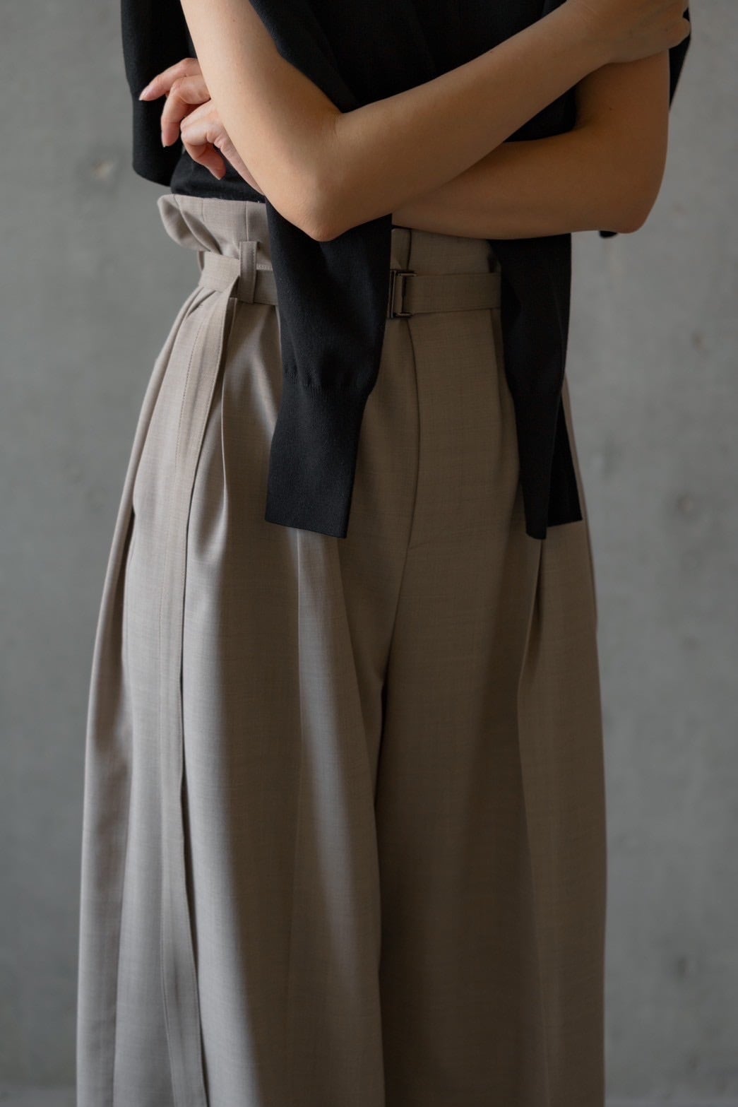 タグ付未使用！roughlow SIZE LESS PANTS サイズ2 タグ付未使用！roughlow SIZE LESS PANTS サイズ2