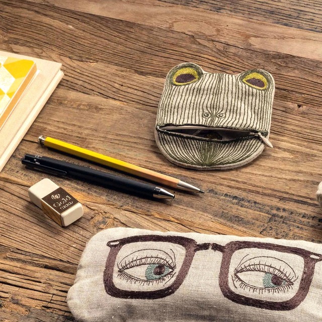 Coral & Tusk ポーチ Lucky Frog with Bell