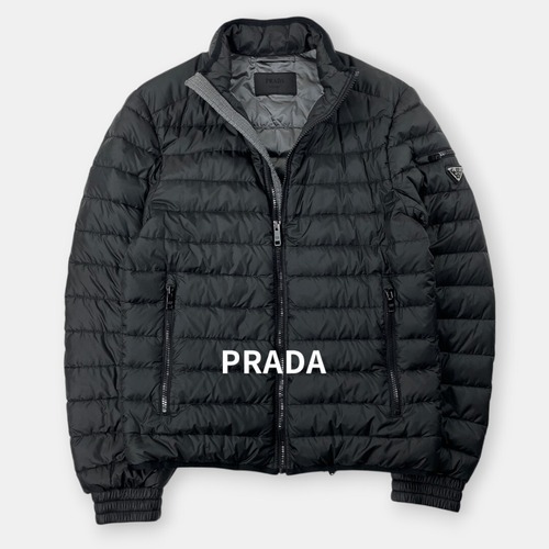PRADA プラダ スタンドカラー ライト 軽量 ダウンジャケット トライアングル 三角ロゴ SGN957 ブラック系 44 / J&NREUSE メンズ アウター