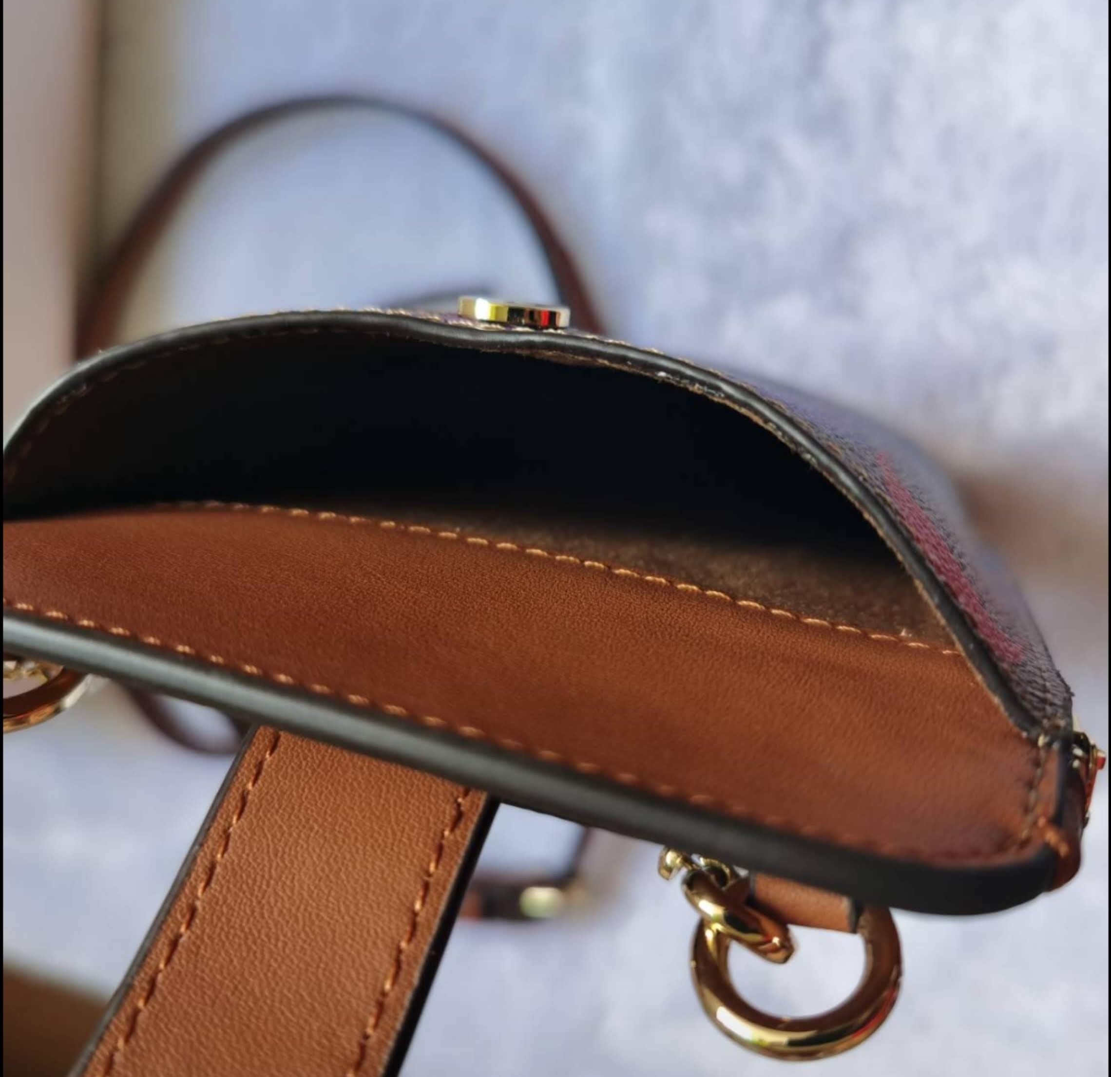 COACH コーチ スマホショルダー レインボー シグネチャー | francore