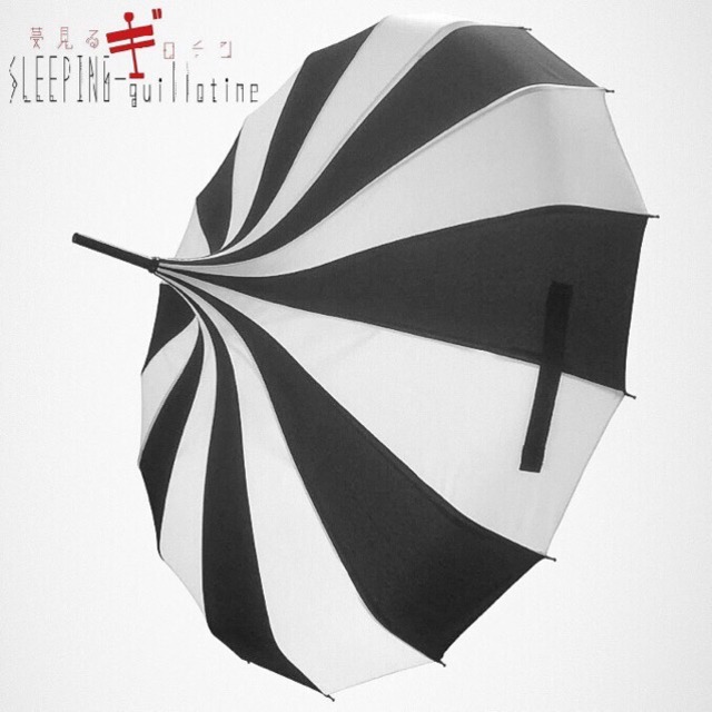 サーカステントのパゴタ傘