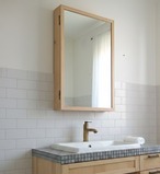 シンプルな収納洗面ミラー