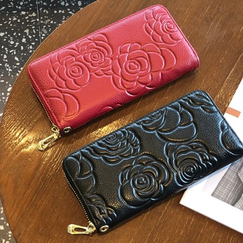 安い販売品 CHANEL 赤い花柄エンボス長財布 【公式通販】