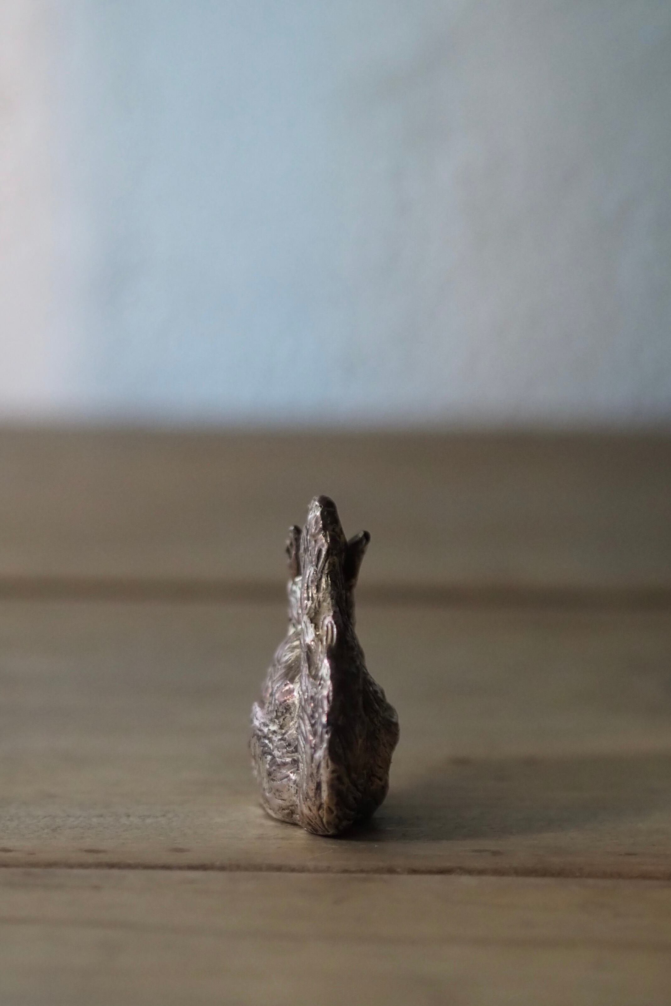 大事にナッツを抱えるリス-vintage cast iron squirrel objet