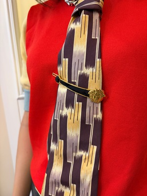 VERSACE/ vintage brand motif black gold pin.(o)