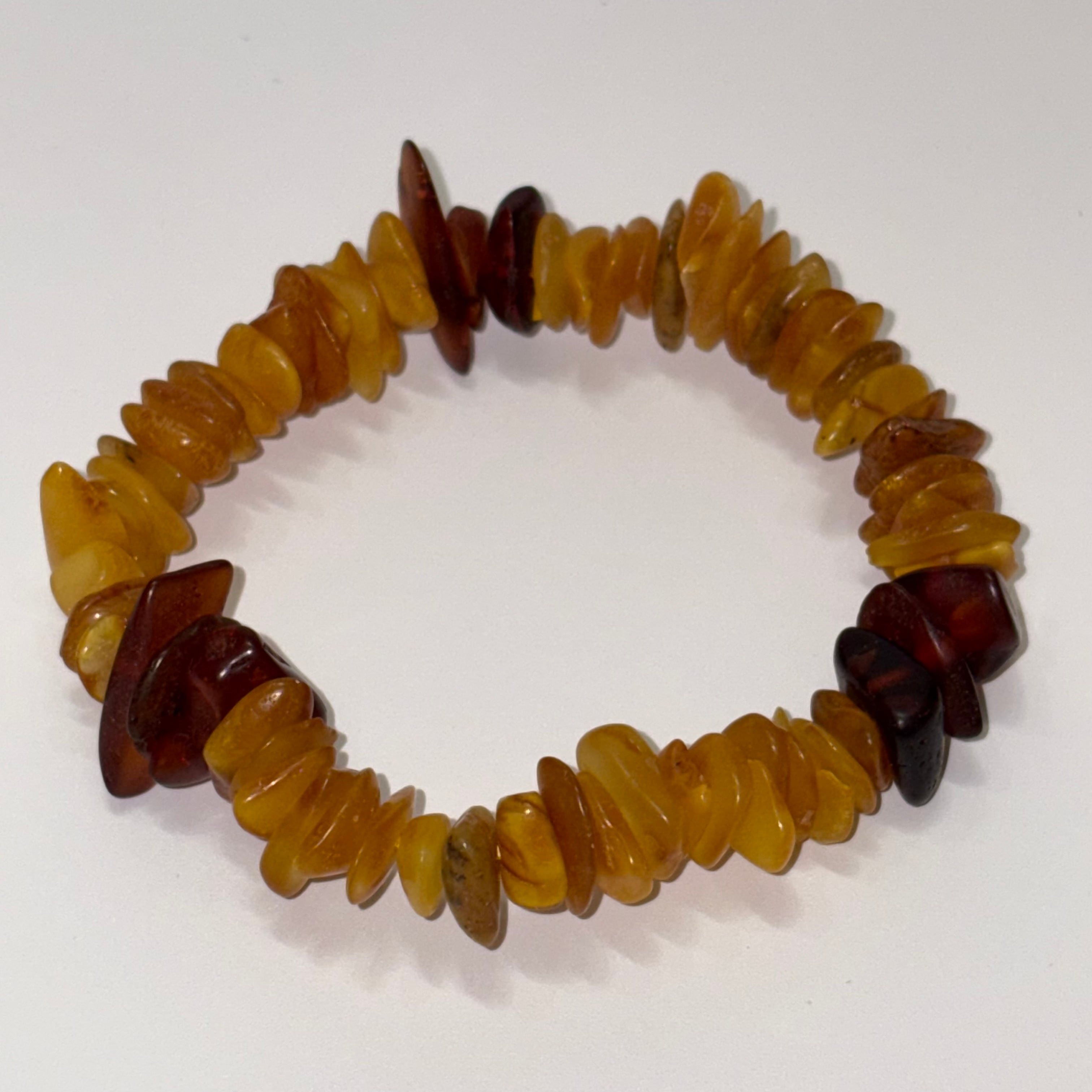 琥珀amber バルト海沿岸産 さざれブレス不定形、内周14㎝ 1点もの