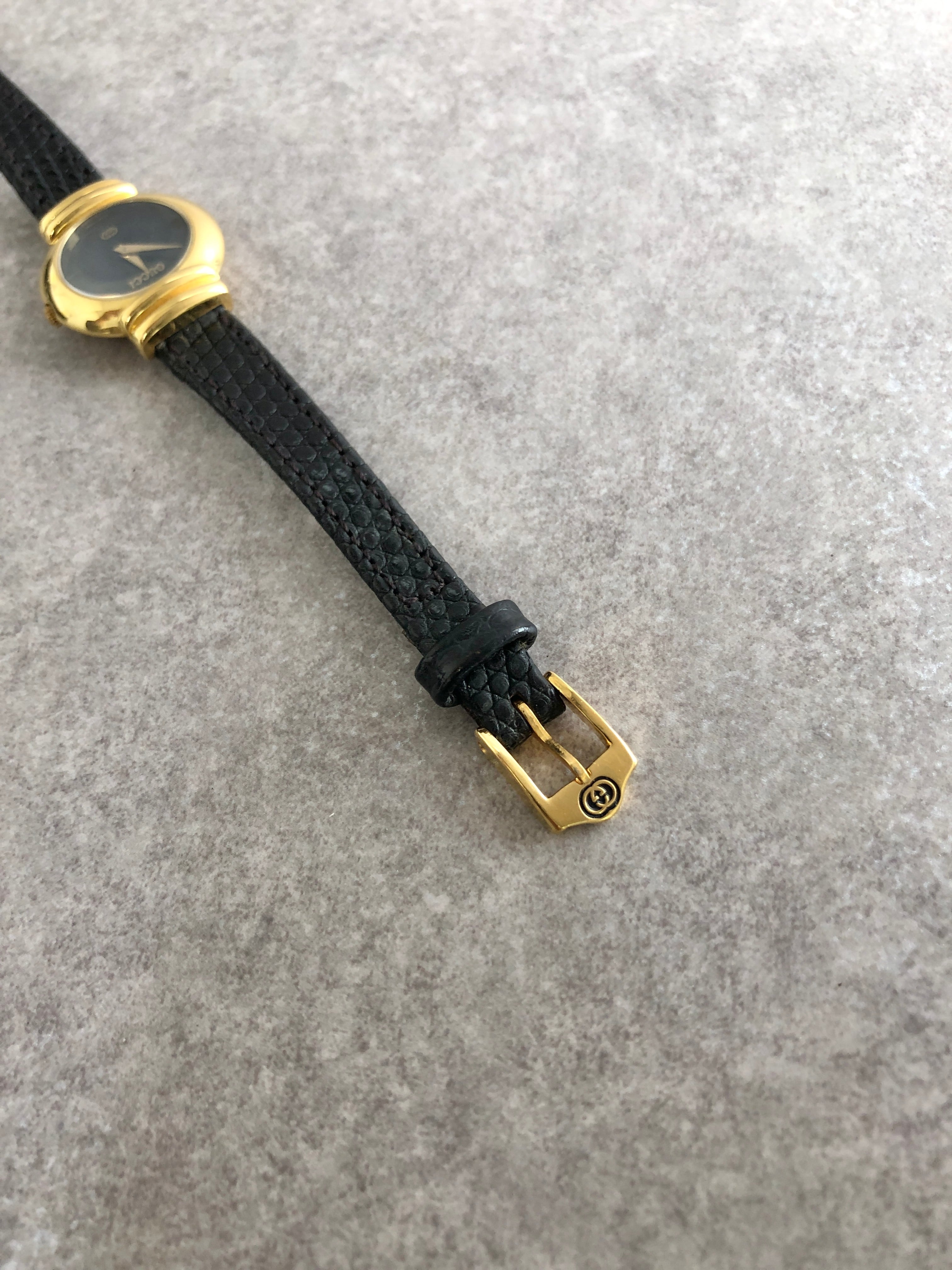 GUCCI グッチ 腕時計 ゴールド ブラック レザー リザード型押し
