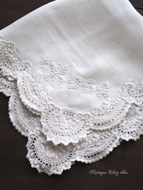 白糸刺繡　バラのウエディングハンカチーフ