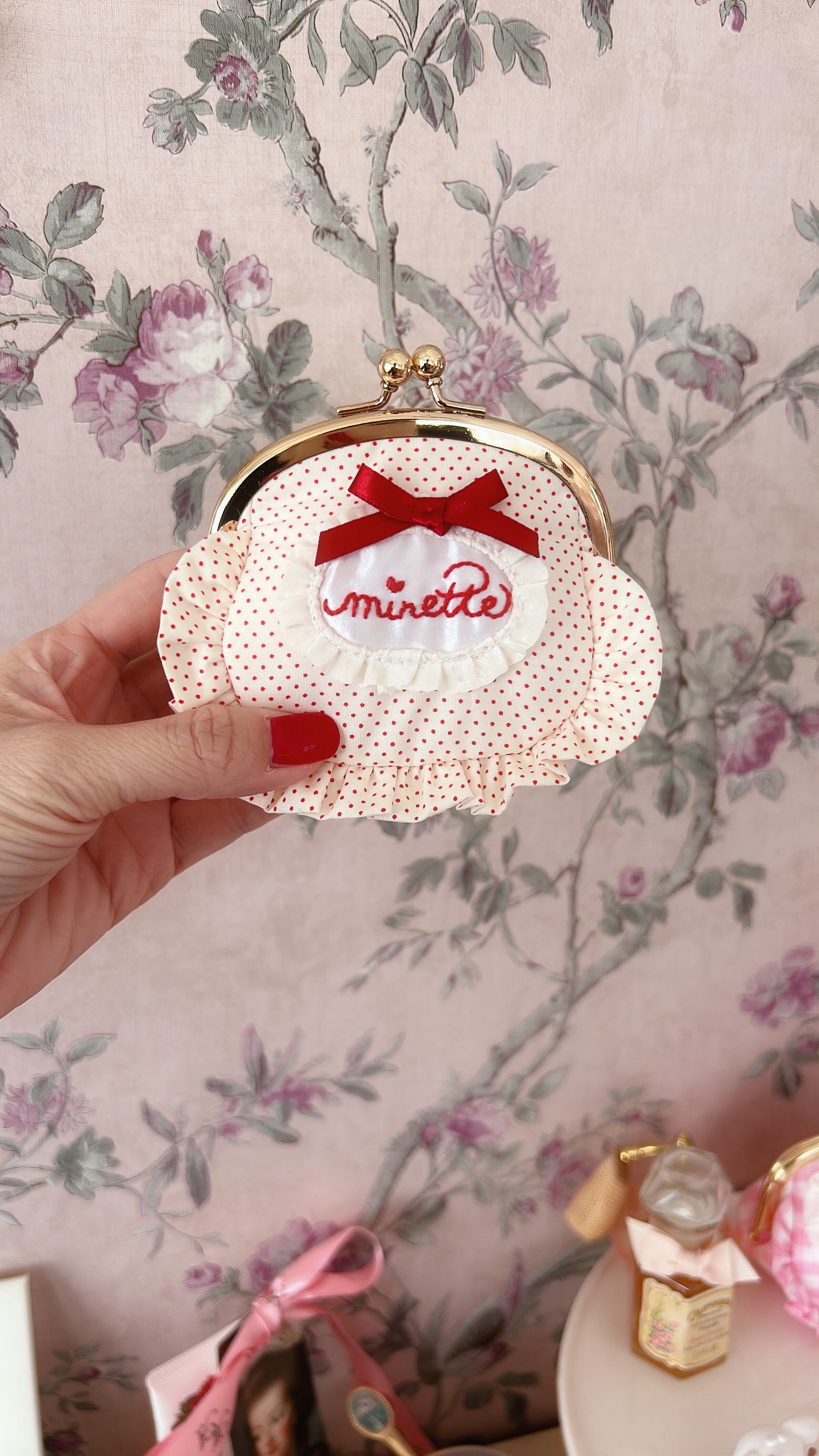 がま口ポーチ（赤ドット/minetteロゴ刺繍） | minette“ミネット”手刺繍
