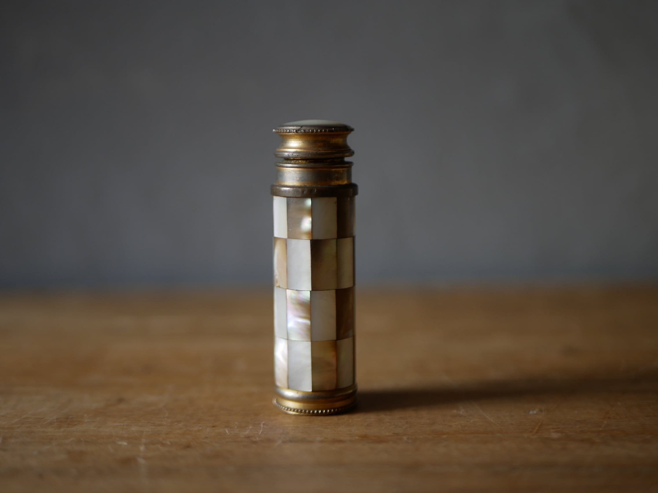 シェルのアトマイザー エレガントな香水ボトル マザーオブパール フランスアンティーク アンティークのある暮らし