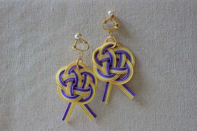 紫と黄色梅水引結びのイヤリング