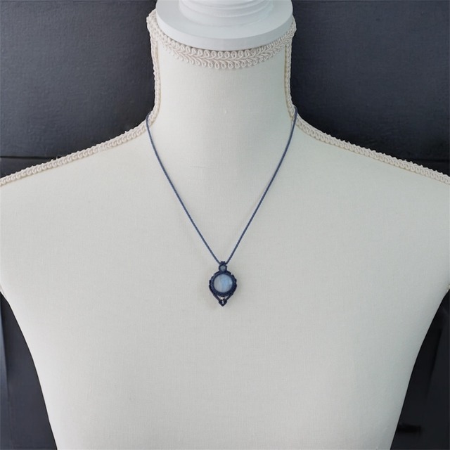 幻想的な輝き♦レインボームーンストーン(ホワイトラブラドライト)のマクラメネックレス【一点物】