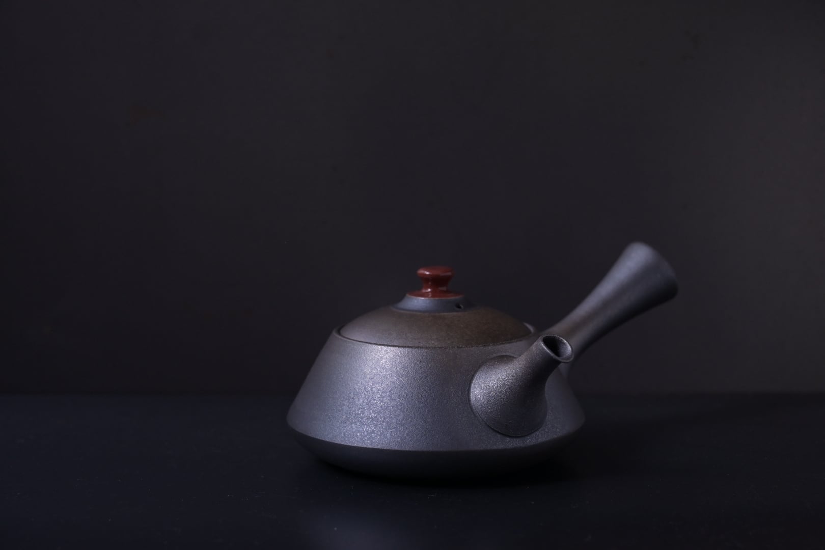 藤田徳太 紅つまみ平型急須 | 鎌倉倶楽部 茶寮