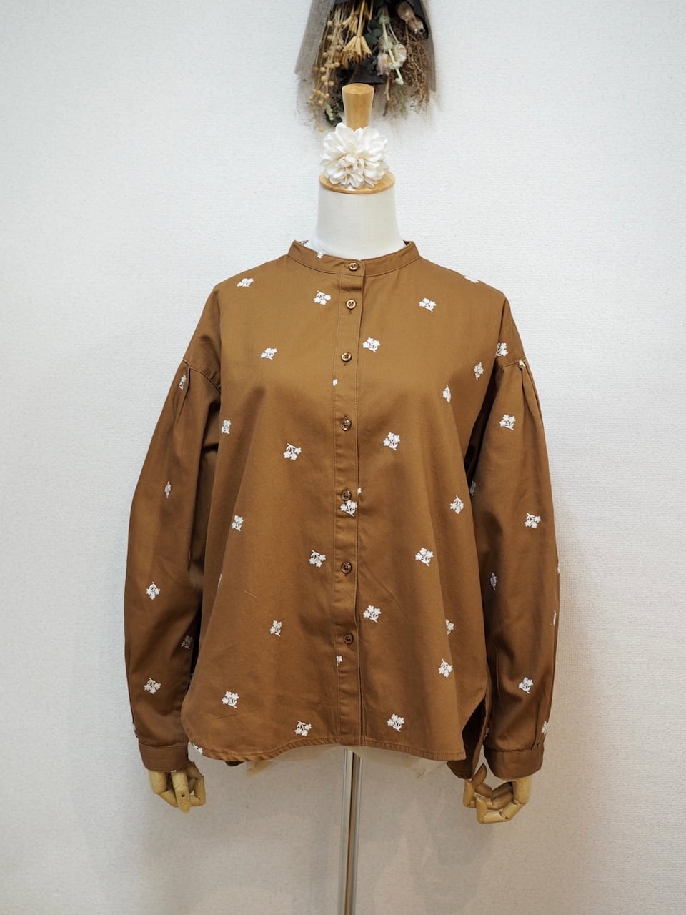 刺繍ロングシャツ <キャメルベージュ>