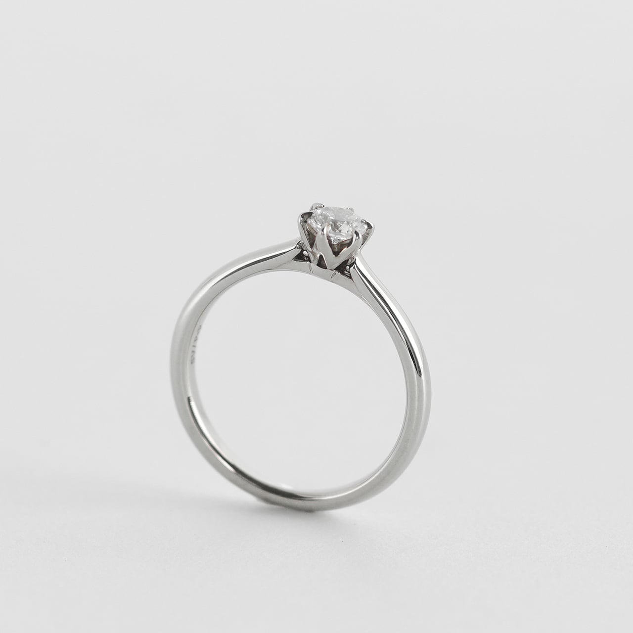 ダイヤモンドの粒（シルバーリング＆リングケース付き）｜0.263 ct