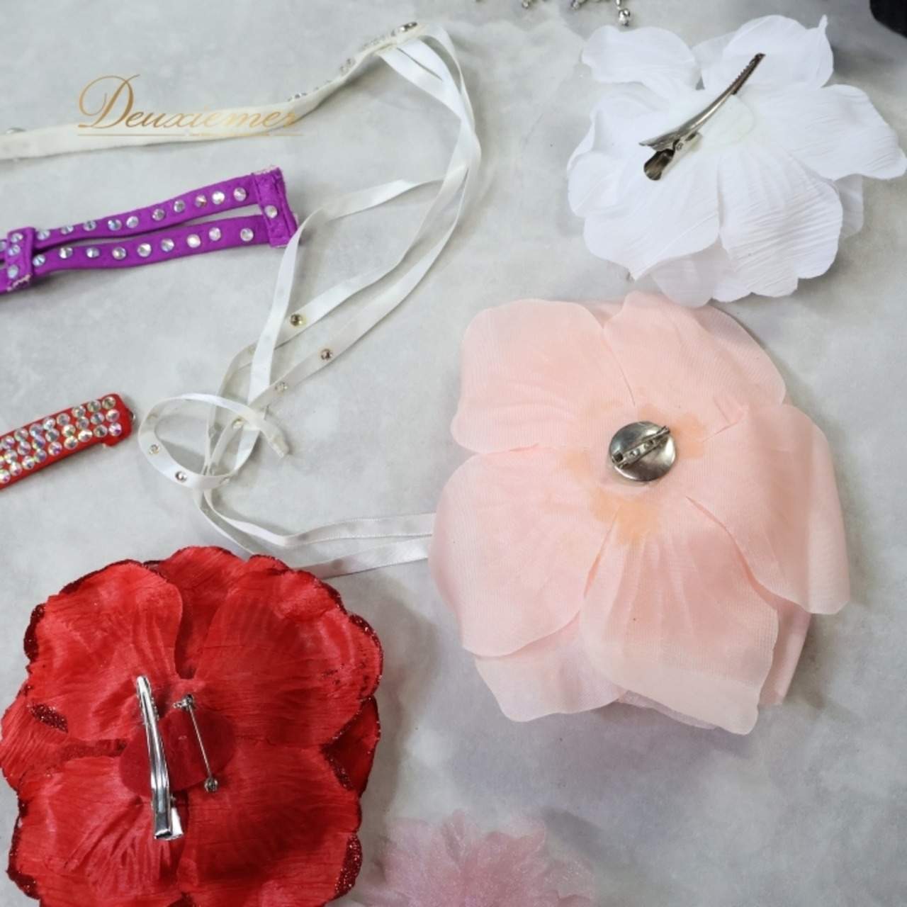 社交ダンス 小物 まとめ売り セット チョーカー ブローチ ヘアアクセサリー 頭飾り ネックレス デモ 競技 ダンス パーティ 発表会 小道具 羽 ビジュー デコレーション おしゃれ カラフル系 スパンコール フェザー アクセント ファッション アイテム エレガント系