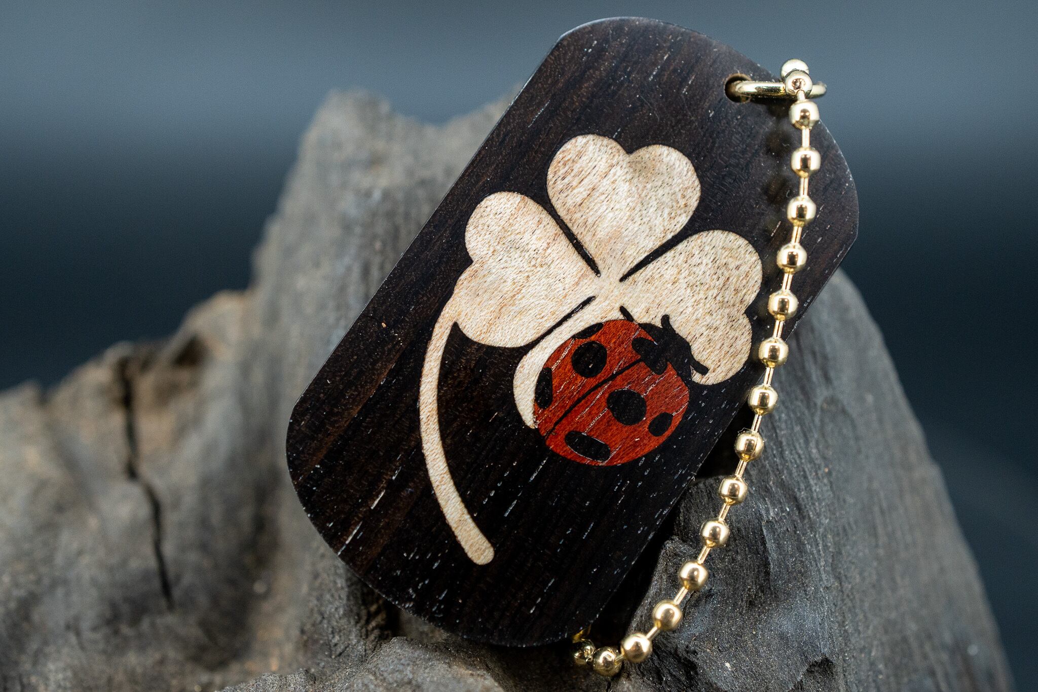 【芳醇な艶と響き】 グラナディラ ドッグタグ 象嵌 幸運を運ぶナナホシテントウ