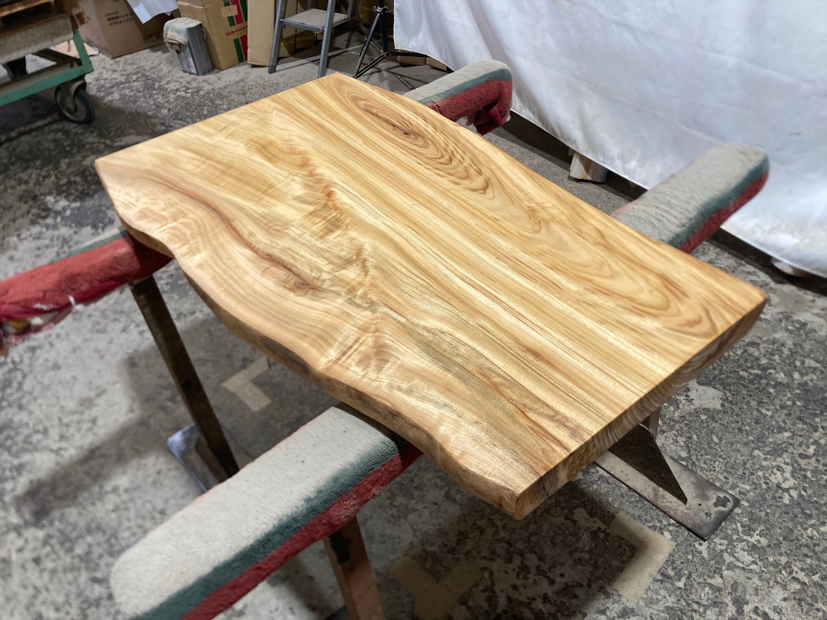 クス9226 楠 一枚板無垢材 1050x520‐390x46mm ダイニングテーブル ロー