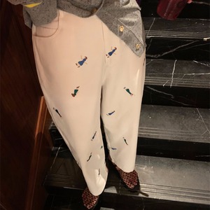 embroidered illustration carrot pants　J00097