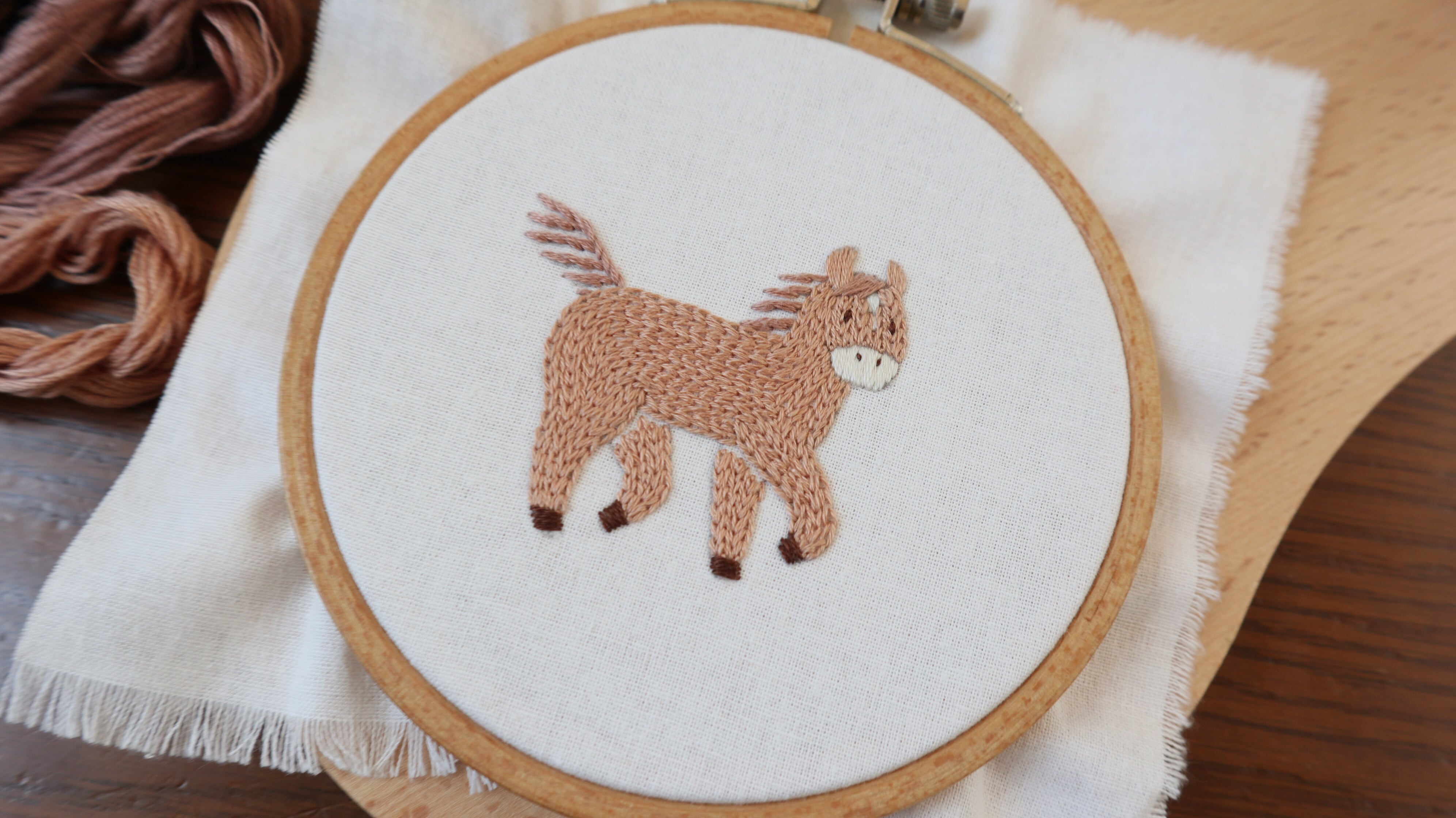 馬の絵刺繍風アート作品　送料無料 データダウンロード用刺繍図案 ＃35お馬さんと正月飾りの刺繍
