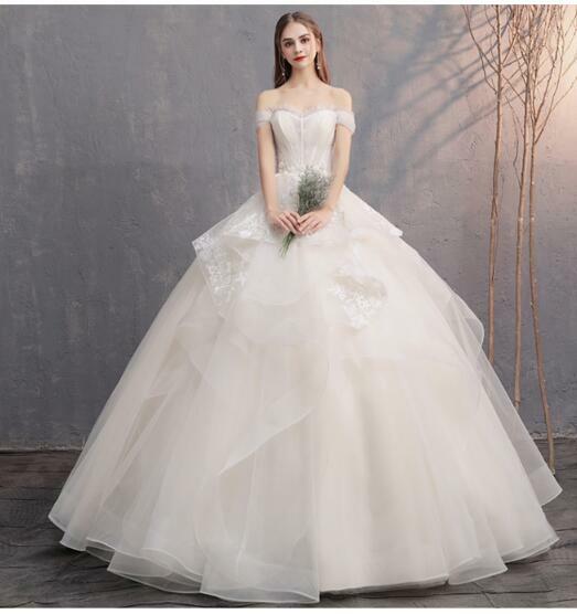 オフショルウエディングドレス 豪華！ オフショルダー ウエディングドレス プリンセスライン 前