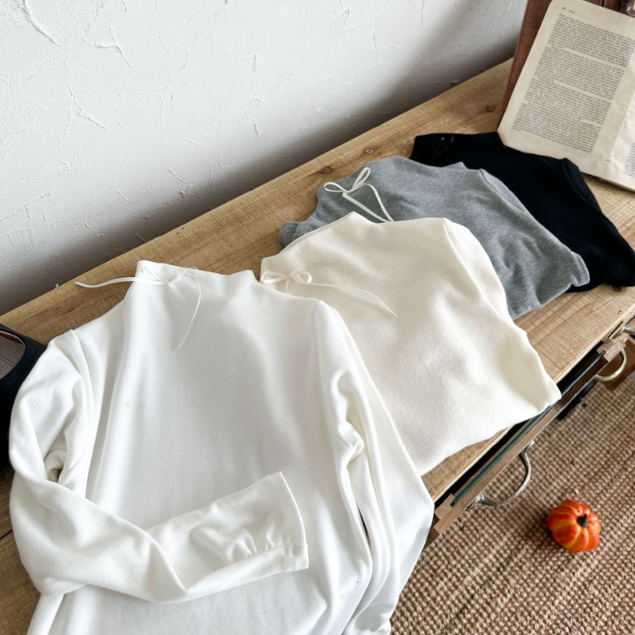 秋リボン付きハイネックTシャツ